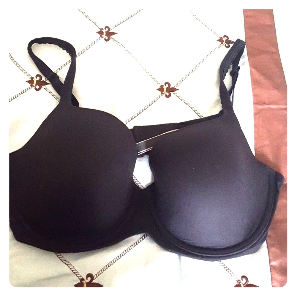 VS black lined demi bra